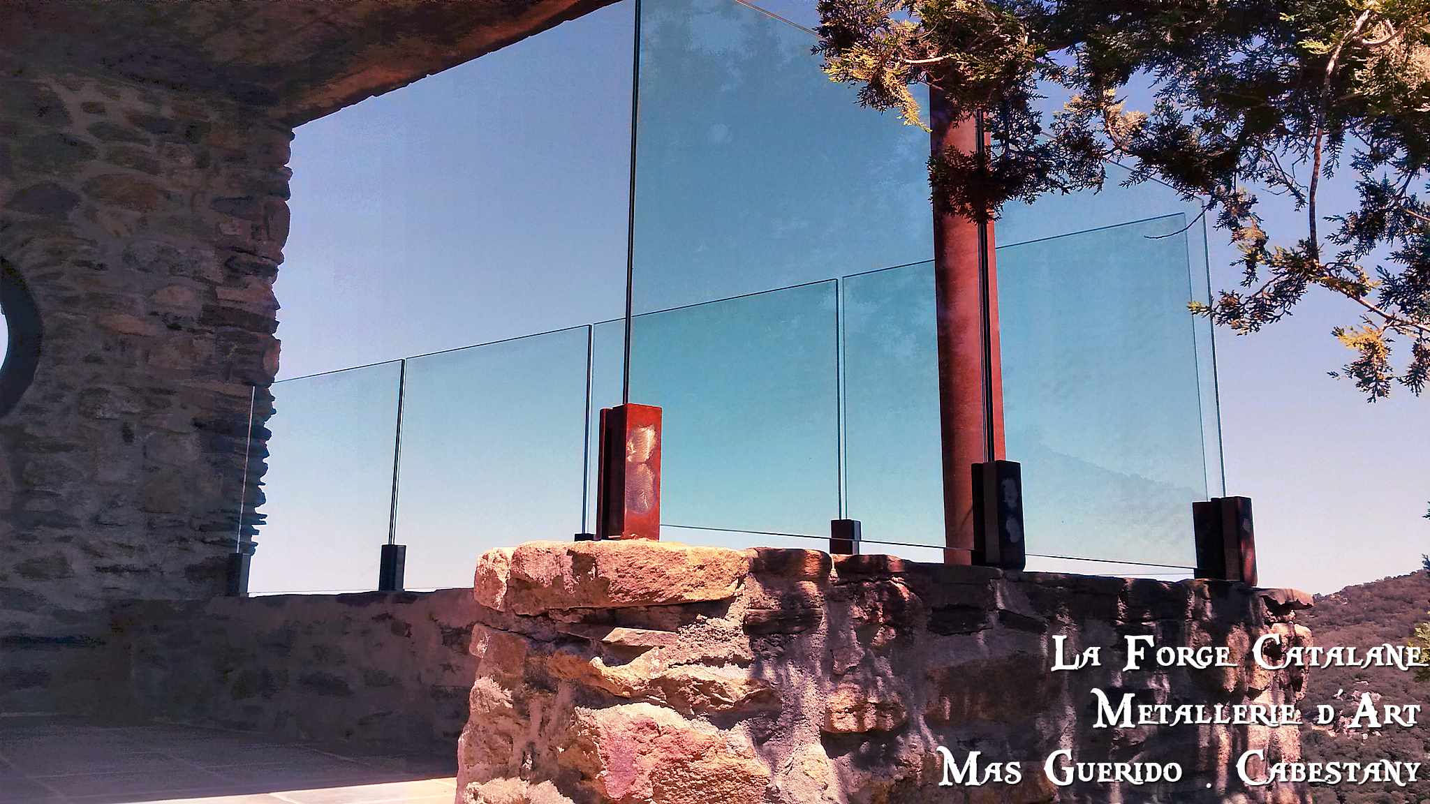 Rambarde vitrages integral Qrailing sans poteaux ni main courante forge catalane 8.jpg